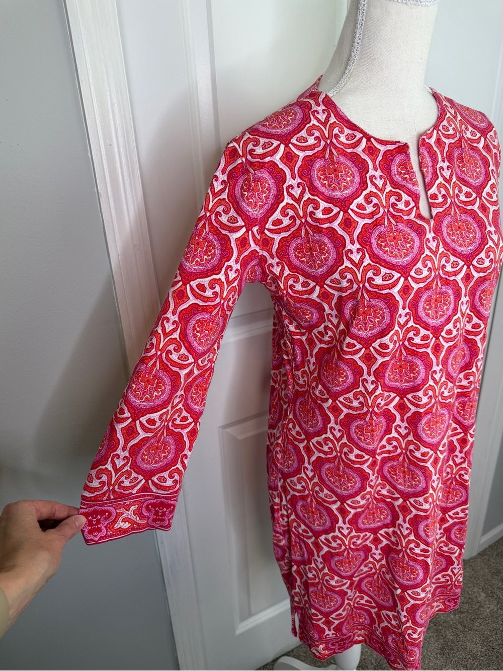Coolibar Pink Red Tile Print Oceanside Tunic Shift Dress Small V- Neck UPF White - Picture 4 of 10